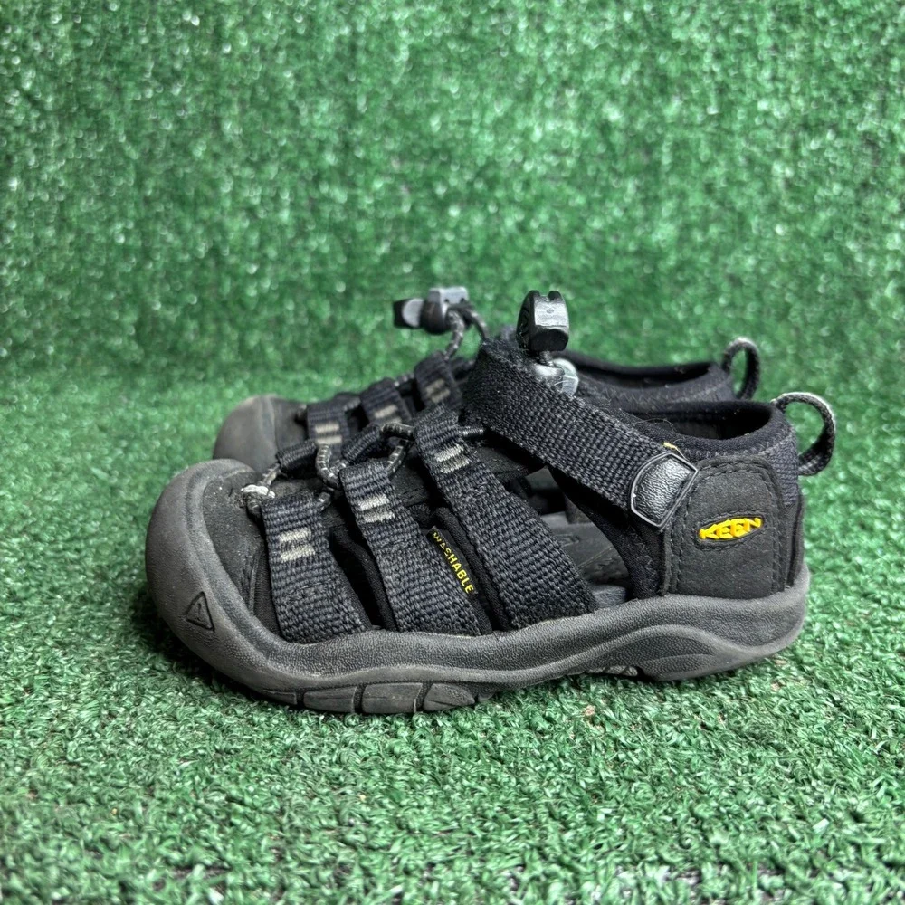 KEEN Newport H2 Waterproof Washable Outdoor Adventure Sandal Black Child Size 8